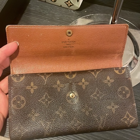 Authentic LV Wallet in Monogram - Picture 7 of 11